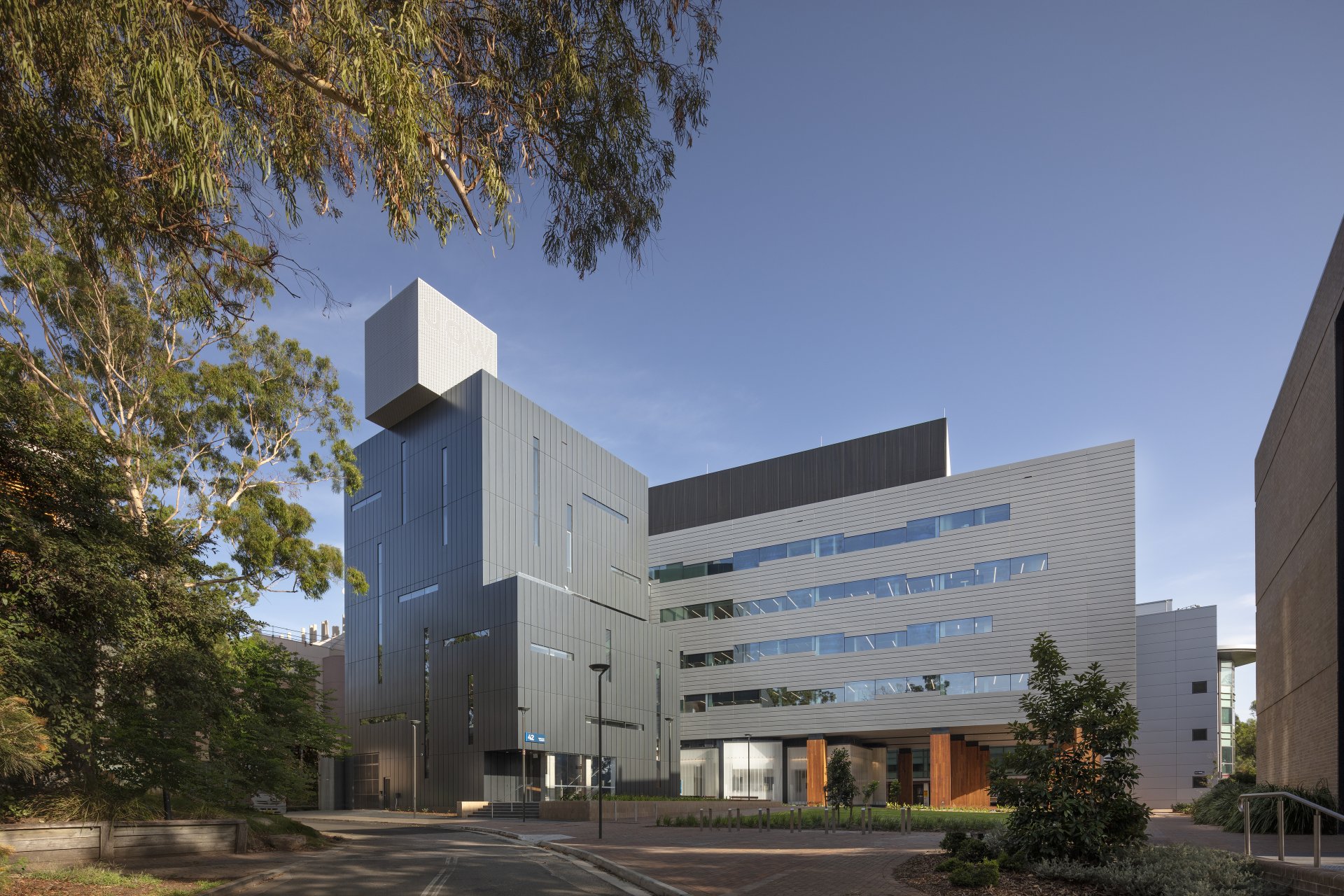 Molecular Horizons, University of Wollongong