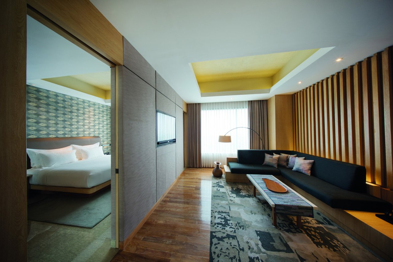 Alila, Solo