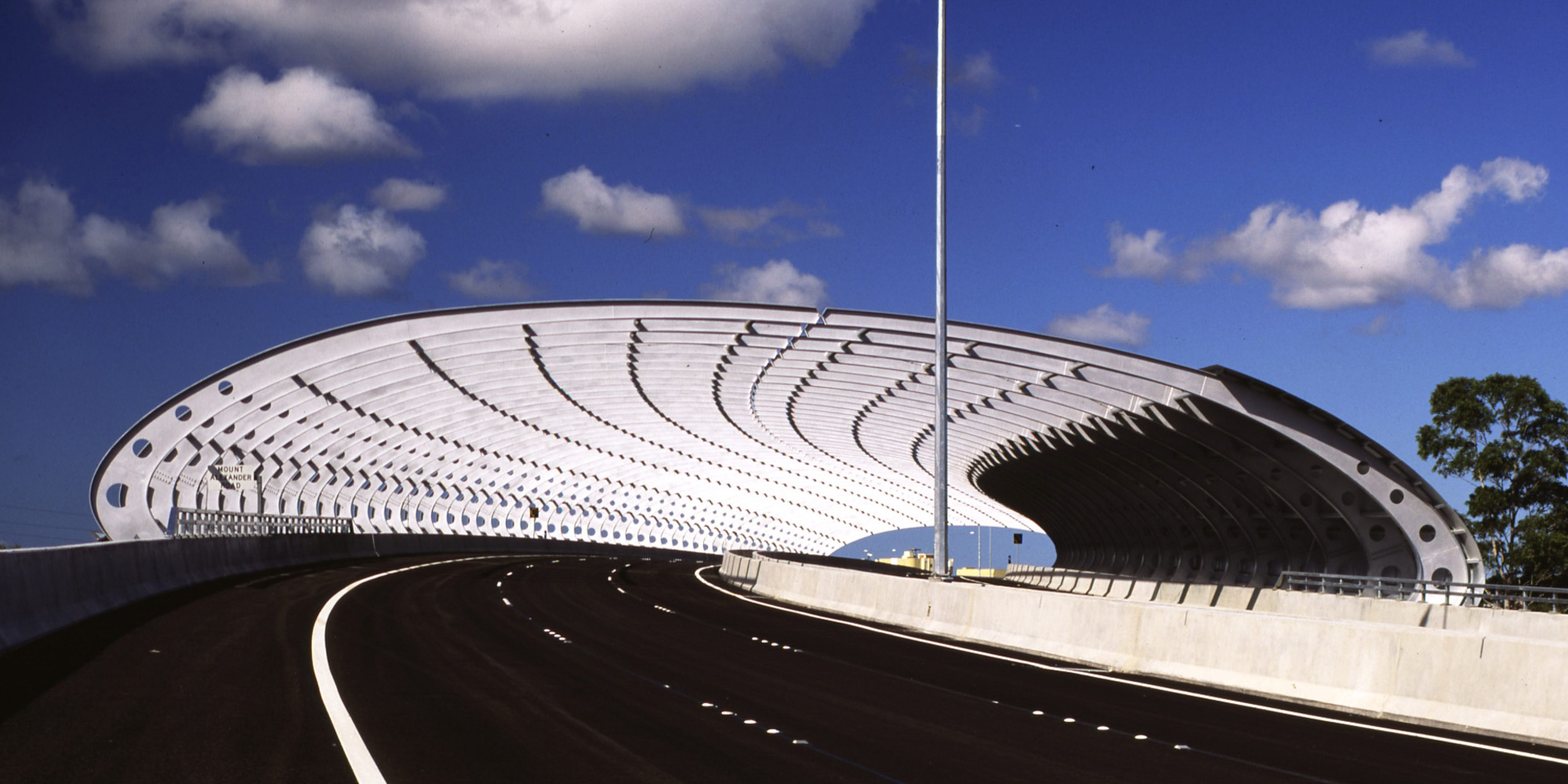 Melbourne Gateway / Sound Tube Denton Corker Marshall
