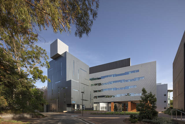 Molecular Horizons, University of Wollongong